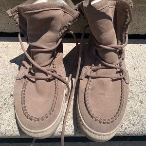 Size 9 women waterproof cougar brand weather proof suede  boots